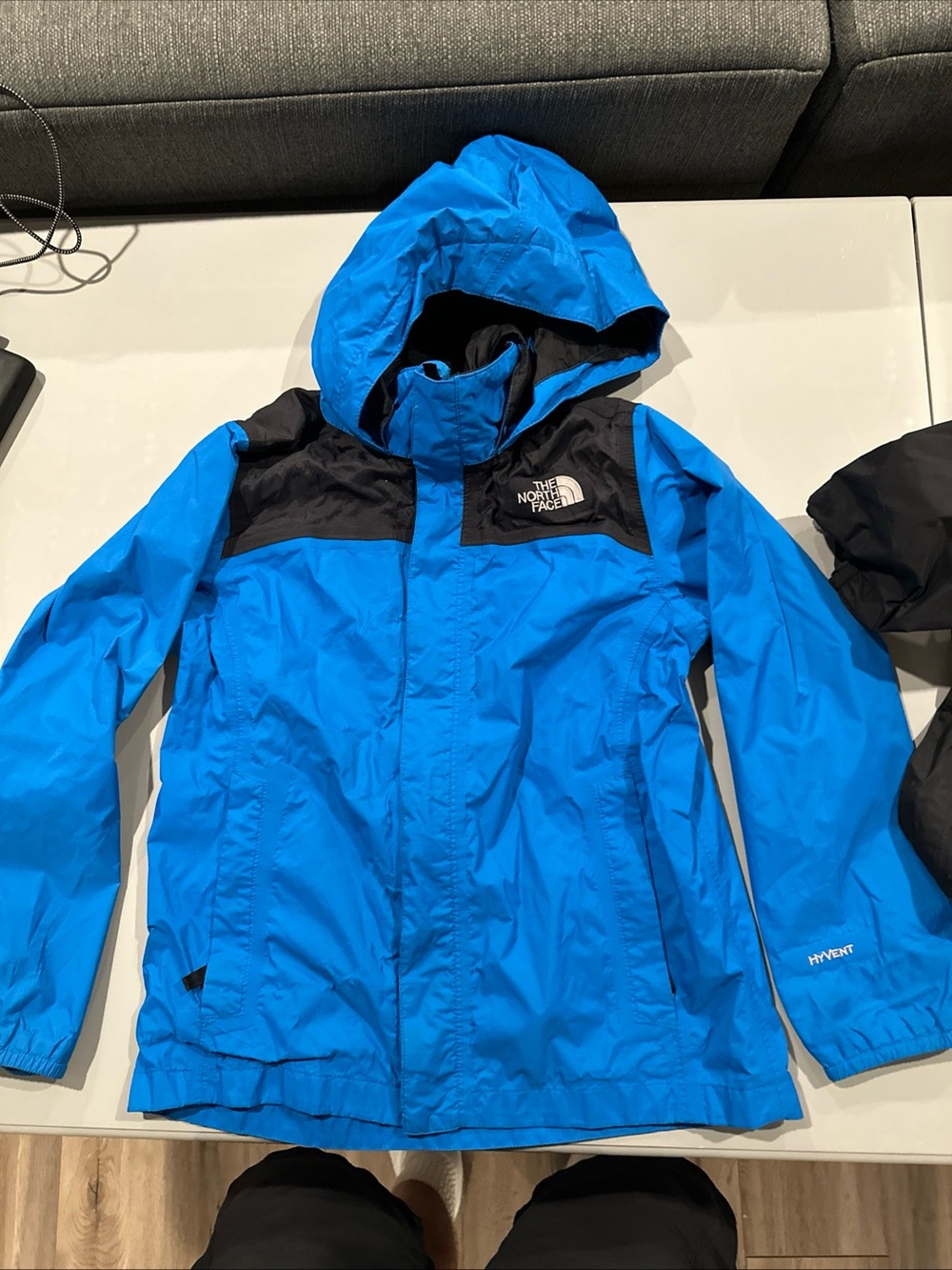 North face boys 10/12 medium windbreaker rain jacket